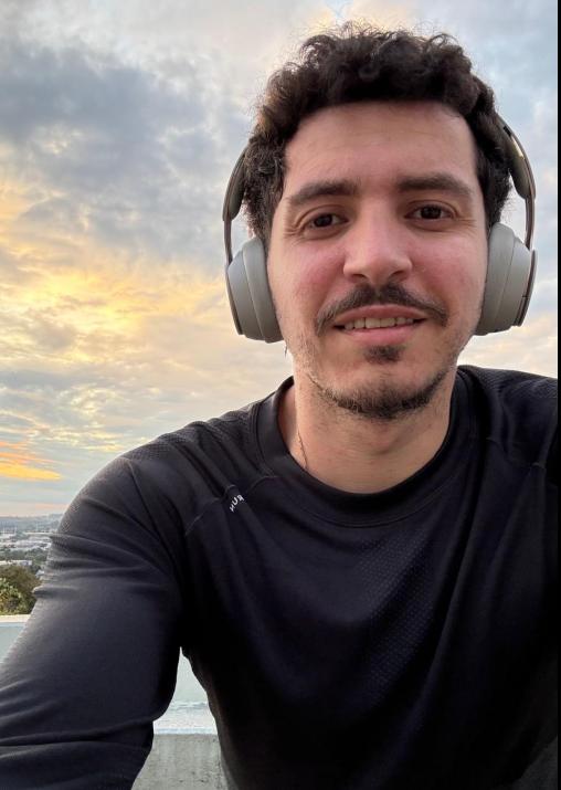 /profile.jpeg /profile.jpeg